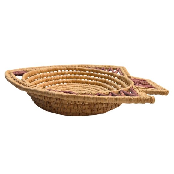 Handwoven Natural Straw Wall Basket Arrowhead Angel Fish - Picture 3 of 8